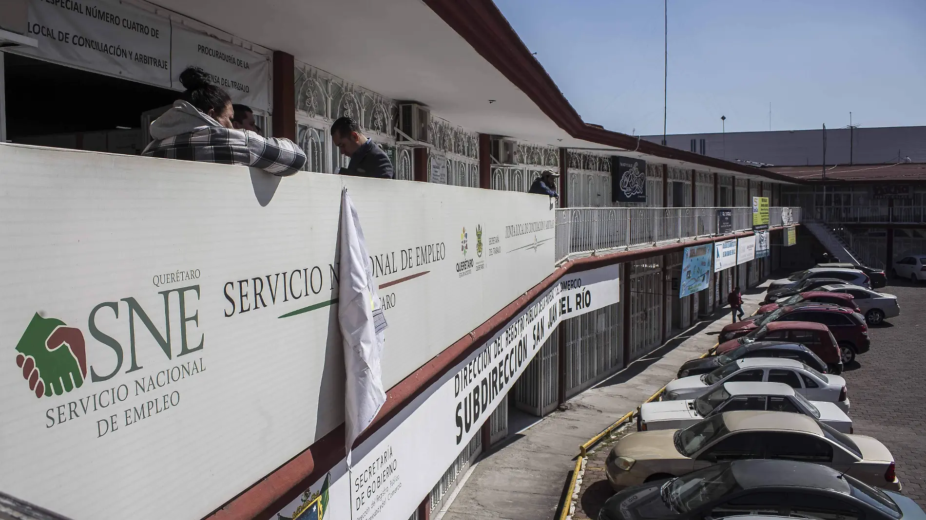 Prevén mayor afluencia de jóvenes buscadores de empleo durante el periodo vacacional.